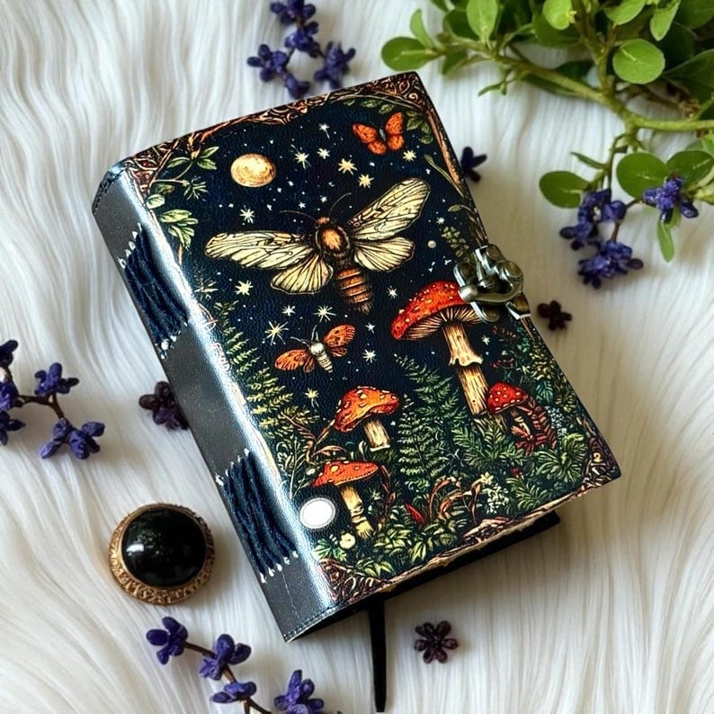 Jurnal Vintage din Piele Grimoire – Model Ciuperci de Noapte - Imaginea 2