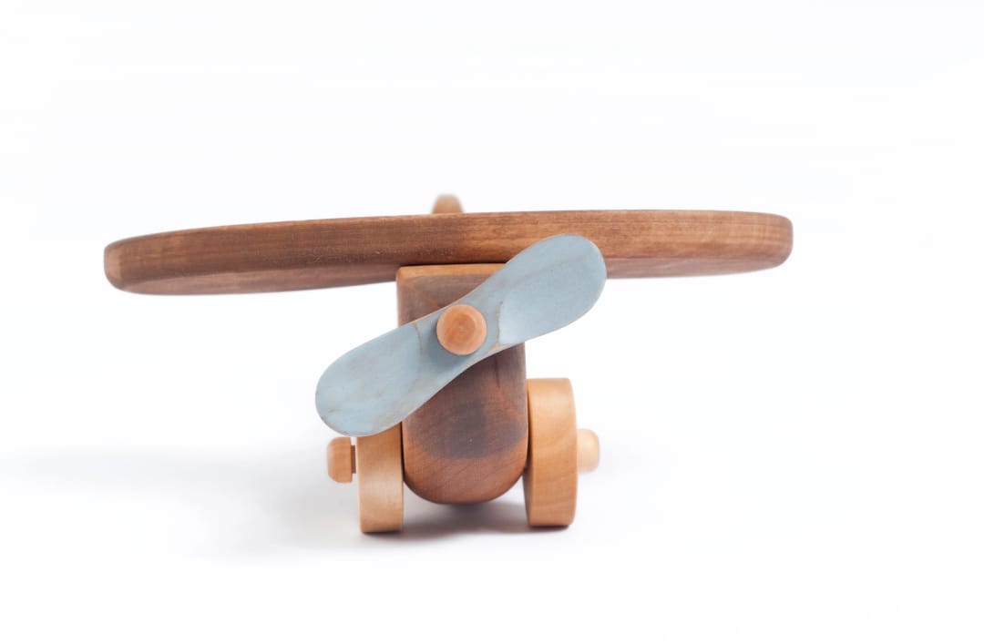 Avion din Lemn -Jucărie Handmade - Imaginea 3