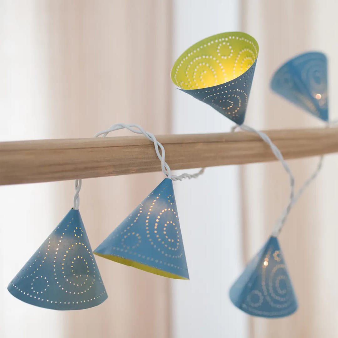 Set Creativ DIY Ghirlanda Luminoasa – Tehnica Perforare Hartie - Imaginea 6