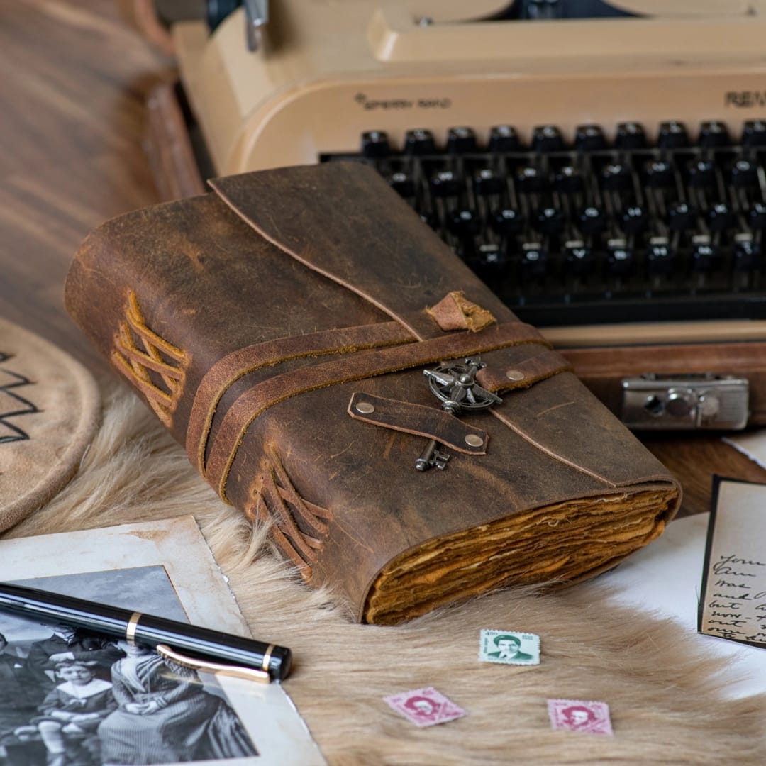 Jurnal Vintage din Piele lucrat manual - Model cu Cheie Antică - Imagine principala