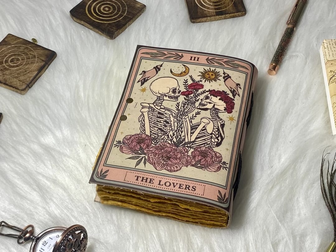 Jurnal Vintage din Piele Grimoire – Model „The Lovers” (Tarot Edition) - Imaginea 2