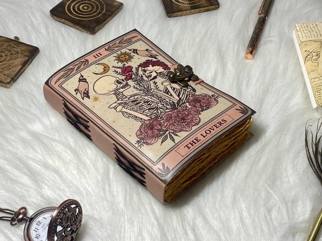 Jurnal Vintage din Piele Grimoire – Model „The Lovers” (Tarot Edition) - Imaginea 3