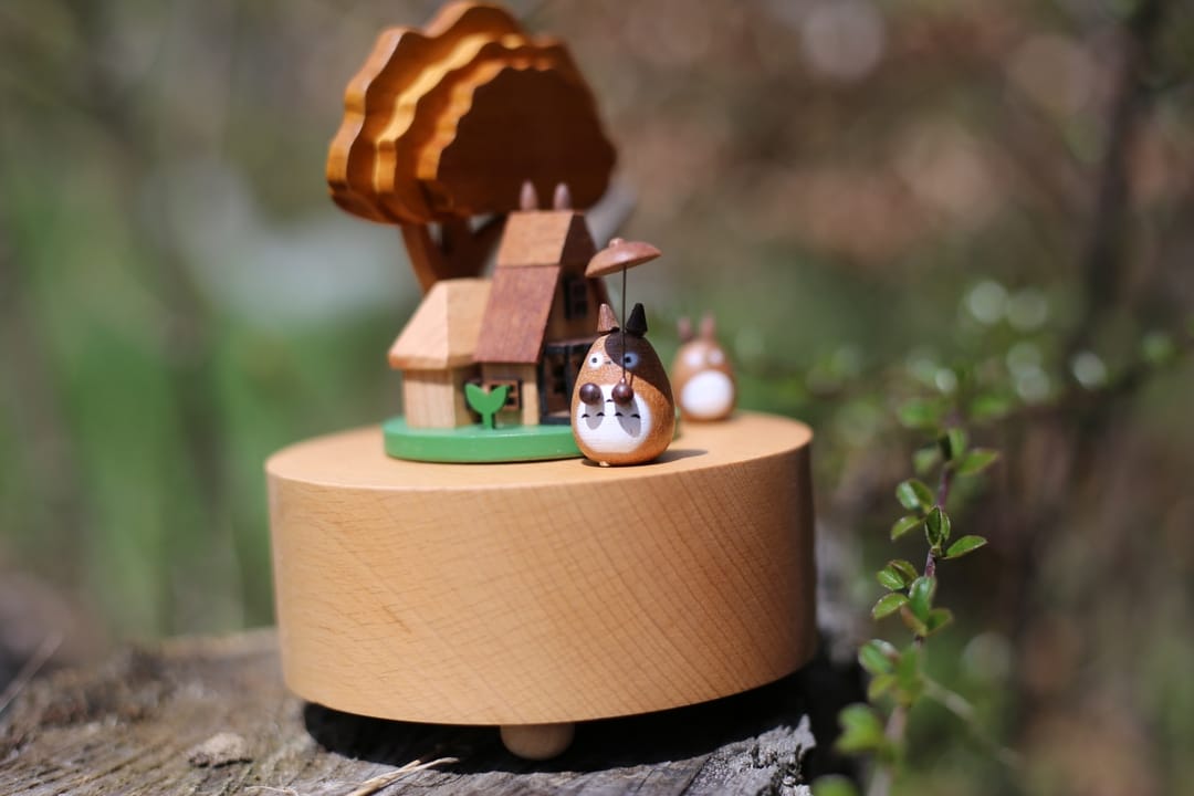 Cutiuta Muzicală Rotativă din Lemn de Fag – Design "Poveste în Pădure" - Imaginea 4