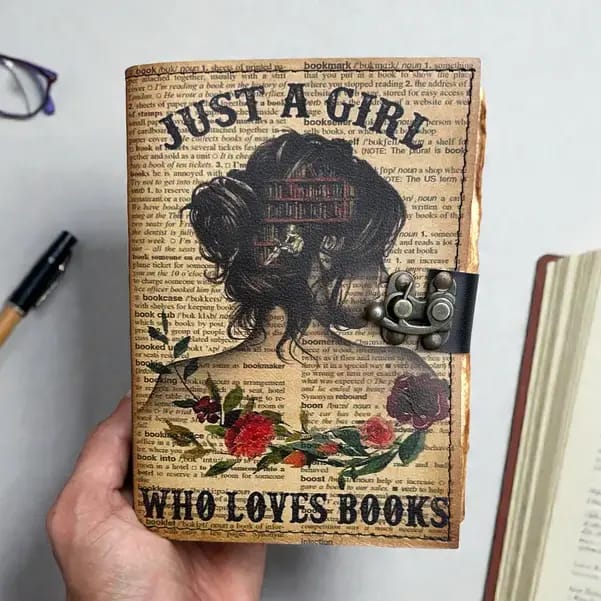 Jurnal Vintage din Piele Naturală – „Just a Girl Who Loves Books” - Imaginea 1