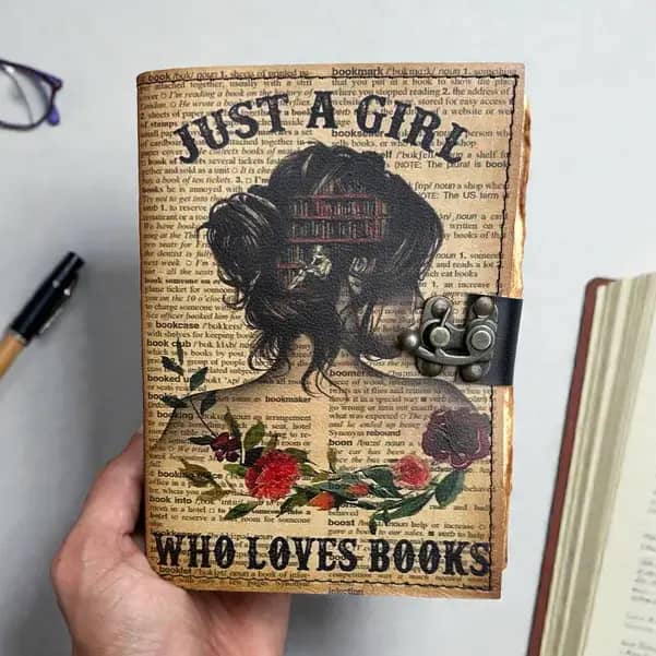 Jurnal Vintage din Piele Naturală – „Just a Girl Who Loves Books”