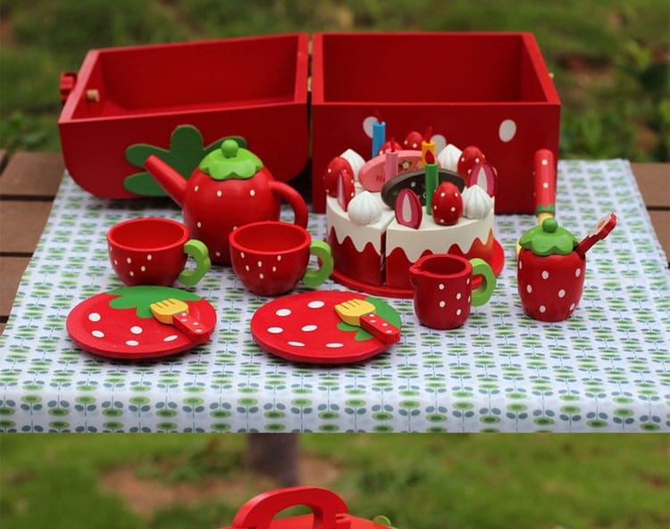 Tort de Capsuni din Lemn pentru Copii - Imaginea 4