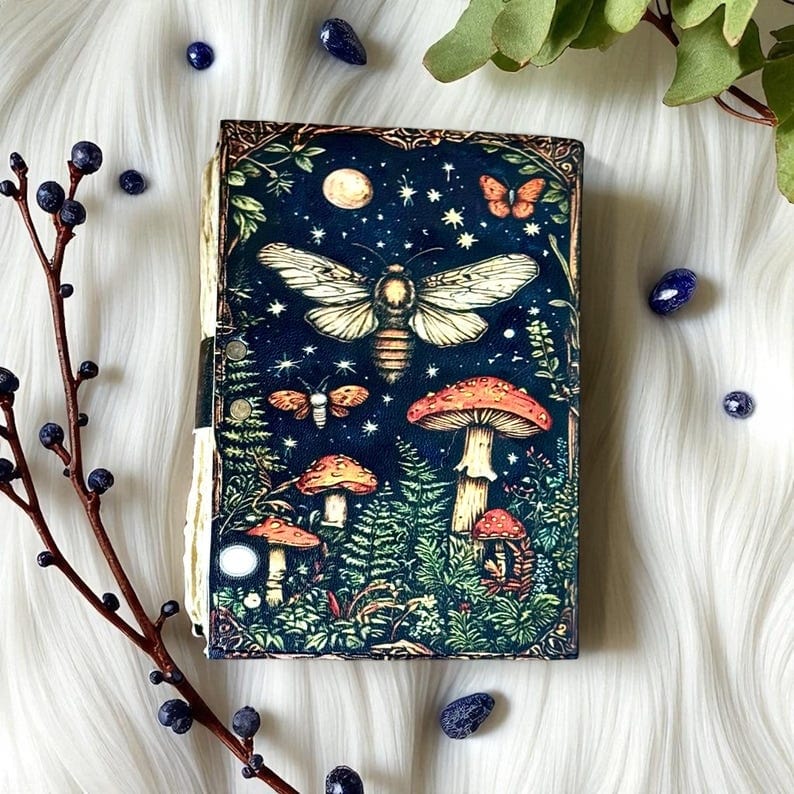 Jurnal Vintage din Piele Grimoire – Model Ciuperci de Noapte - Imaginea 3