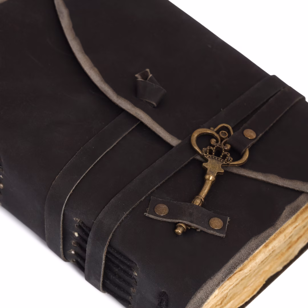 Jurnal Vintage din Piele lucrat manual - Model cu Cheie Antică - Imaginea 6