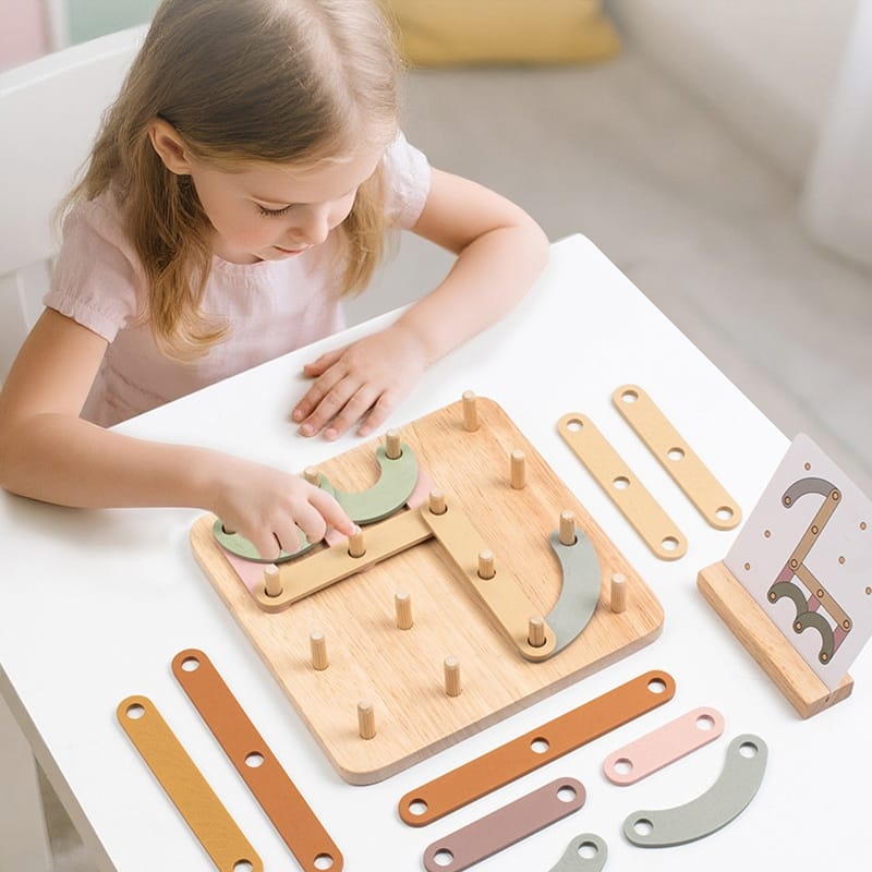 Joc Creativ Montessori, Placă cu Pini și Forme Geometrice din Lemn - Imagine principala