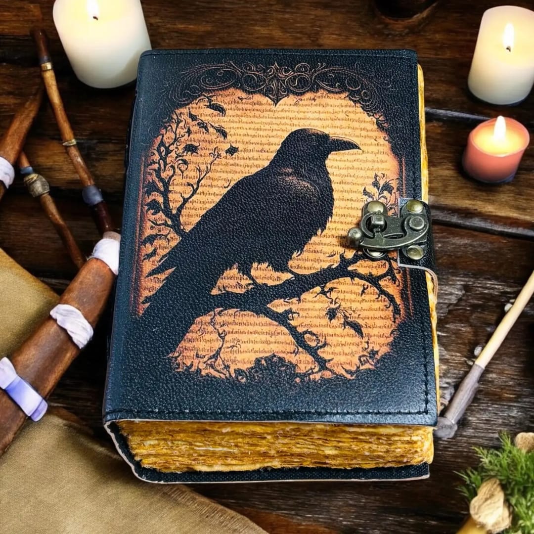 Jurnal Grimoire din Piele – Model Gothic Raven Shadow - Imaginea 1