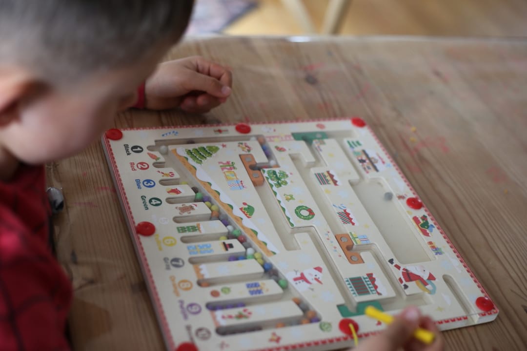 Labirint Magnetic de Sortare Culori și Numere, Joc Educativ Montessori - Imaginea 2