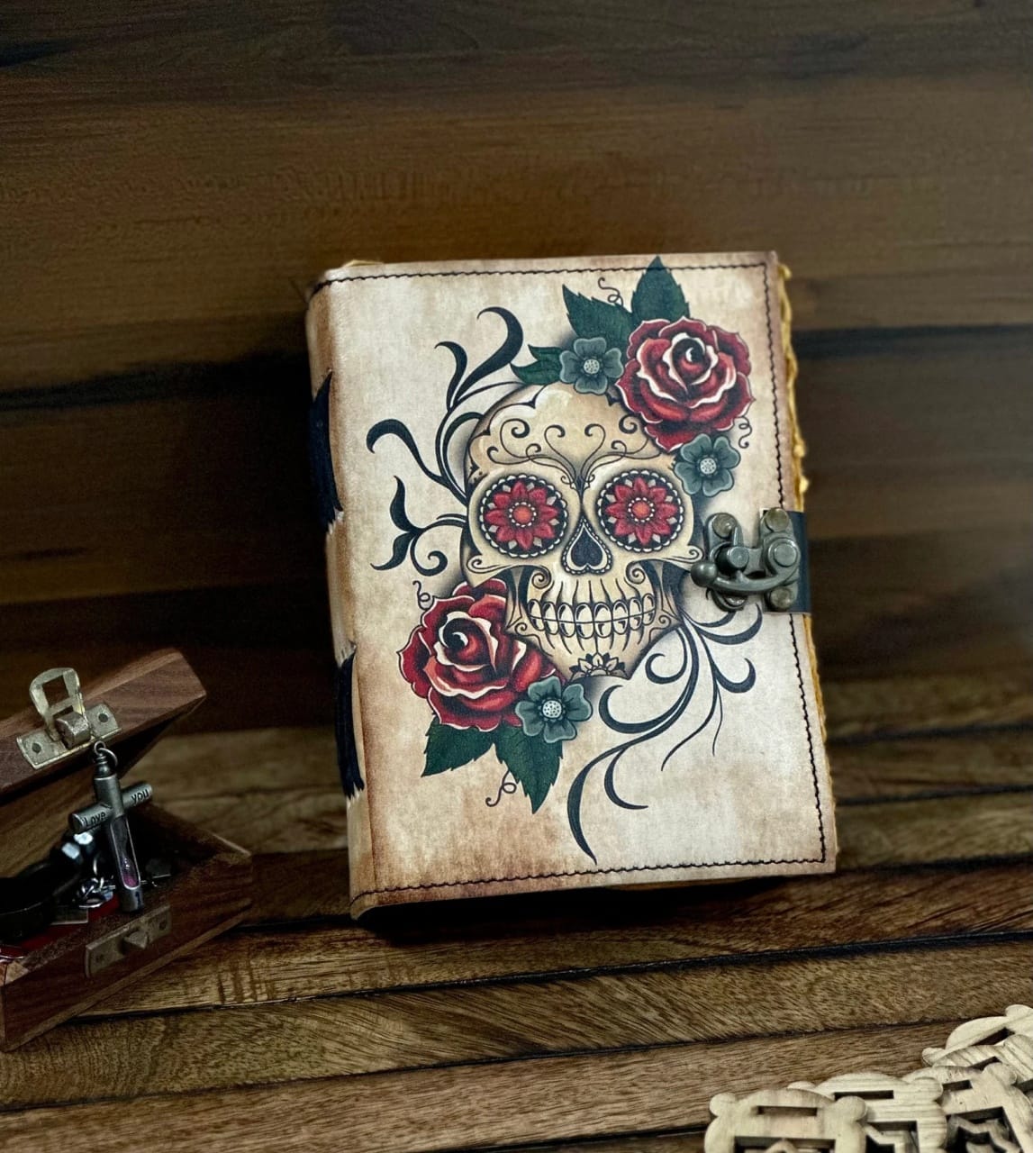 Jurnal Vintage din Piele Grimoire – Model „Sugar Skull & Roses”