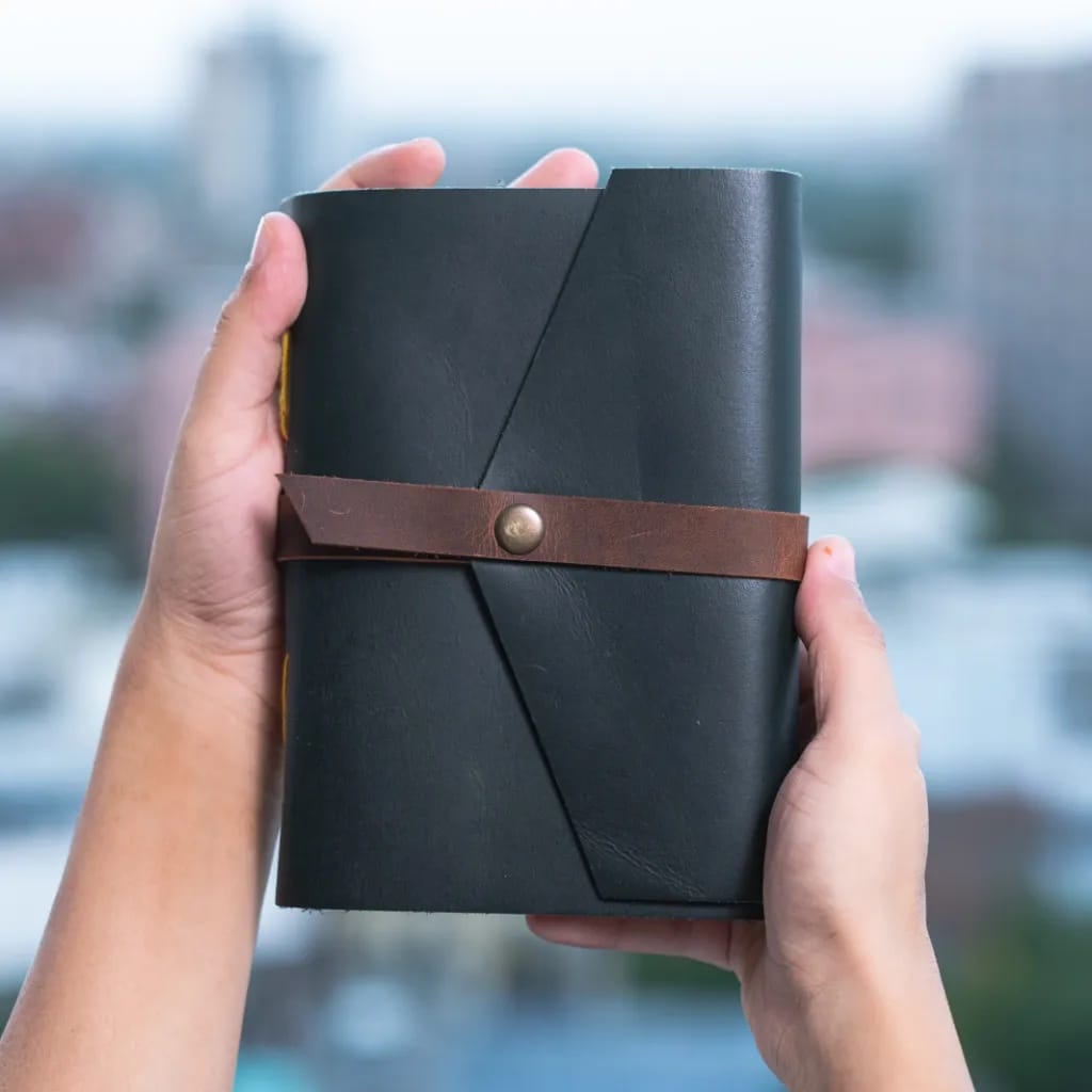 Jurnal Vintage din Piele Naturală Lucrat Manual (13 x 18 cm) – Agendă Artizanală cu Închidere cu Curea - Imaginea 5