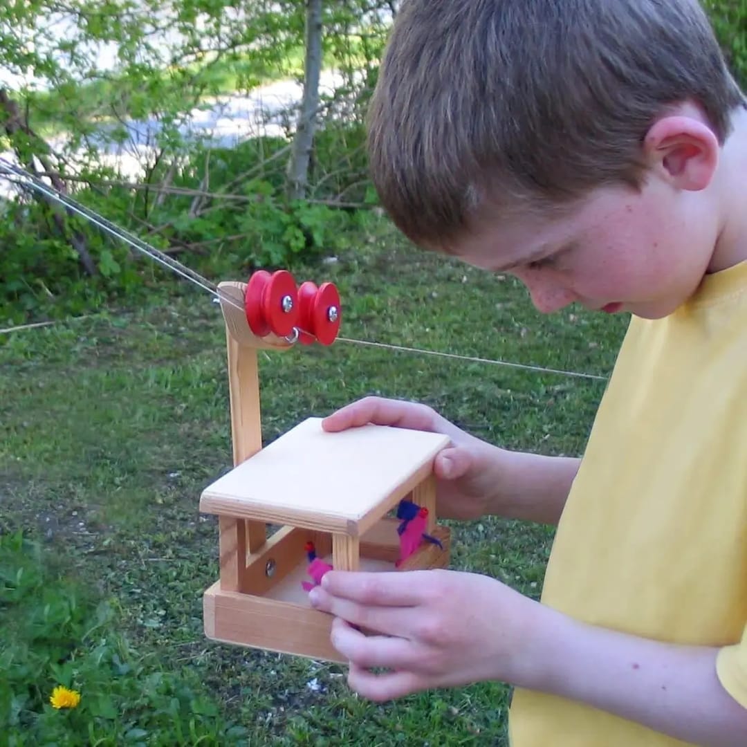 Telecabină din Lemn Kraul – Gondolă pentru Păpuși și Figurine - Imaginea 2