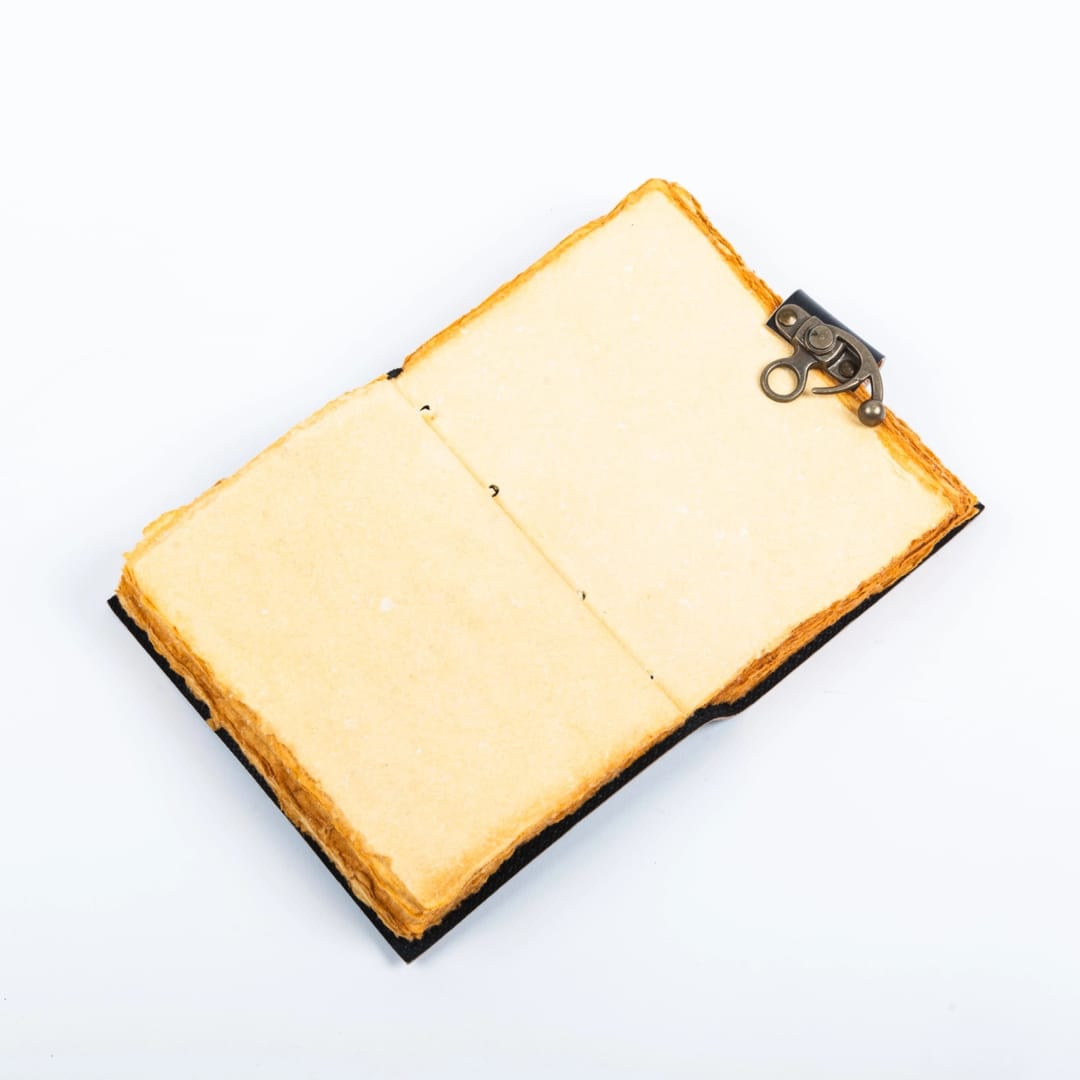 Jurnal Vintage din Piele Grimoire – Model „Wolf Totem” - Imaginea 4