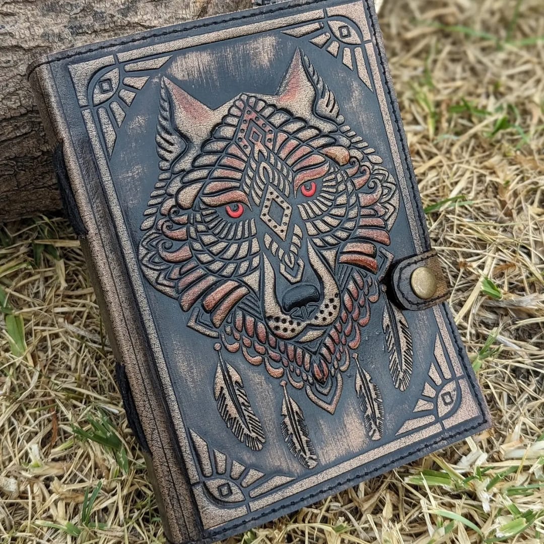 Jurnal Vintage din Piele Grimoire – Model „Wolf Totem” - Imaginea 1